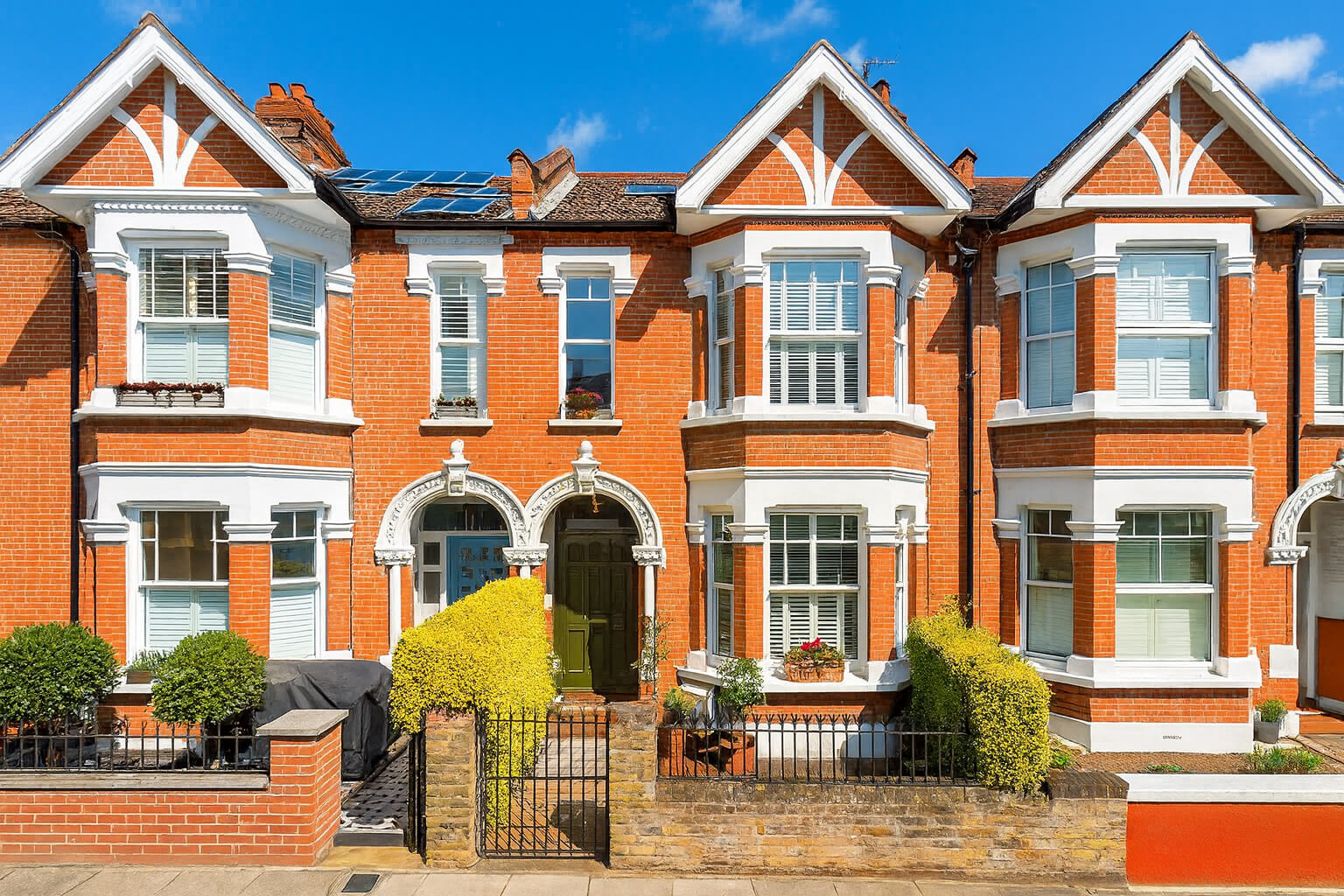 What is included on property inspection report for UK immigration and visa